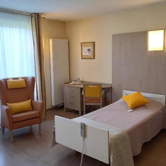 orpea_maisonderetraite_lareinedespres_chambre-002