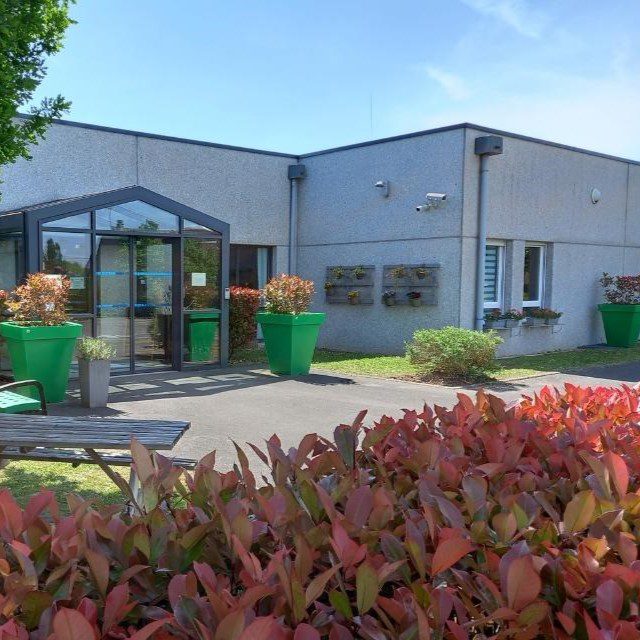 orpea_maisonderetraite_lareinedespres_entree-002