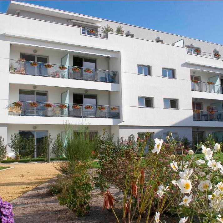 residence-senior-louverne-exterieur